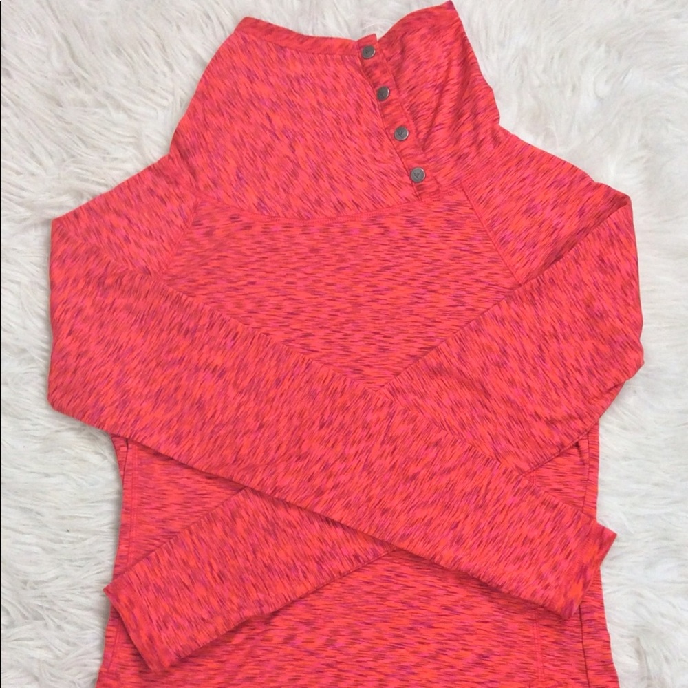 25 90 DEGREE BY REFLEX. ATHLETIC PULLOVER.